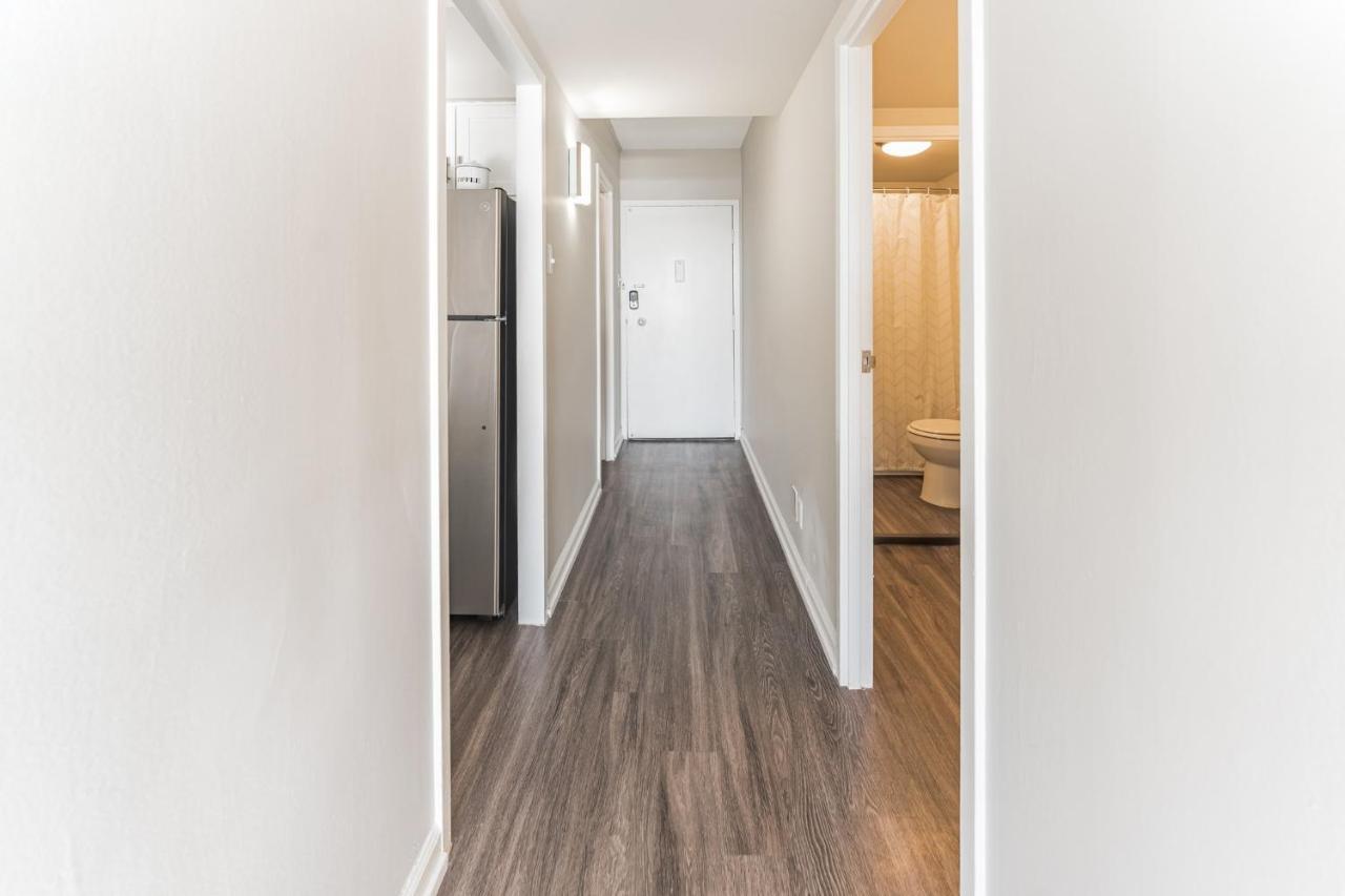 Bargain Downtown W Amenities
